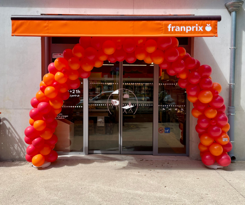 Inaugurer votre magasin grâce à une arche de ballons à Nîmes